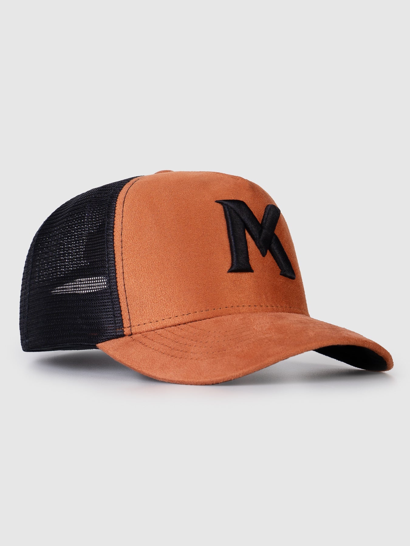 Boné Trucker Maverick Camurça Caramelo e Preto MVCK