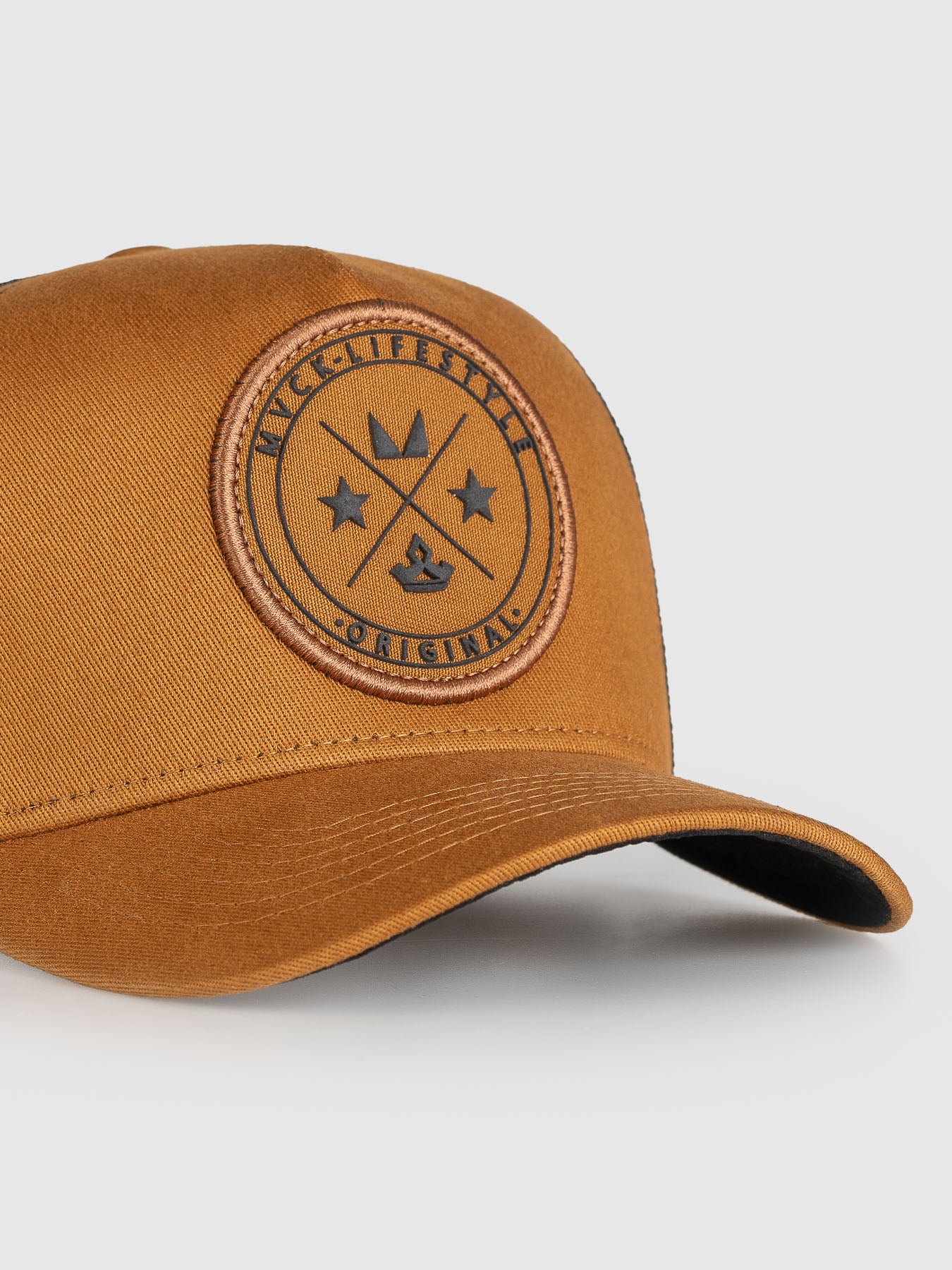 Boné Trucker Brasão Mostarda e Preto Tela MVCK