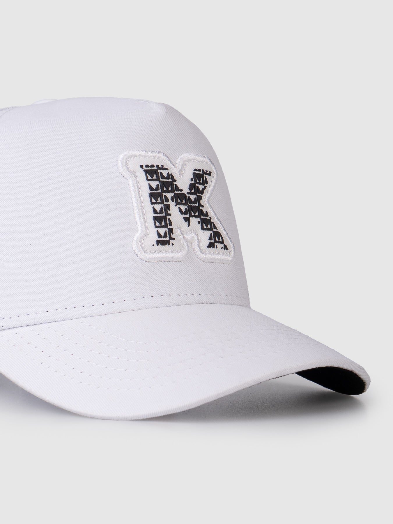 Boné Trucker Maverick Inside Branco MVCK