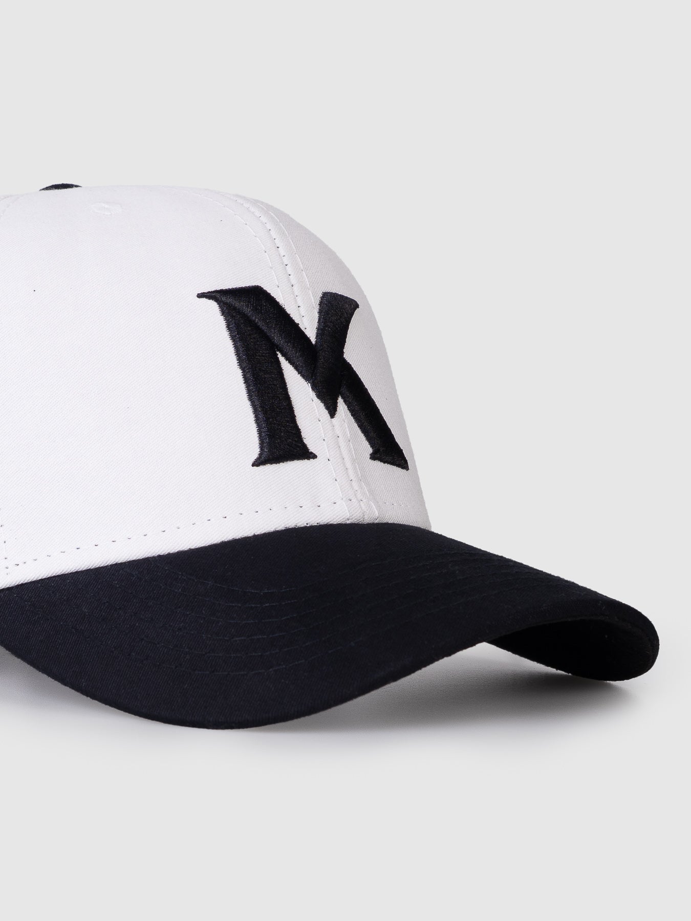 Boné Polo Maverick Branco e Preto MVCK