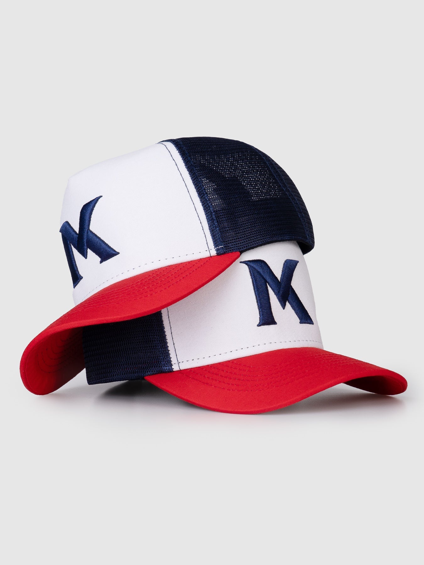 Boné Trucker Maverick Branco Aba Vermelha MVCK