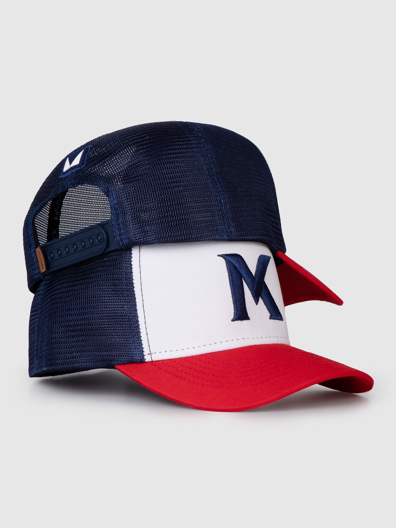 Boné Trucker Maverick Branco Aba Vermelha MVCK