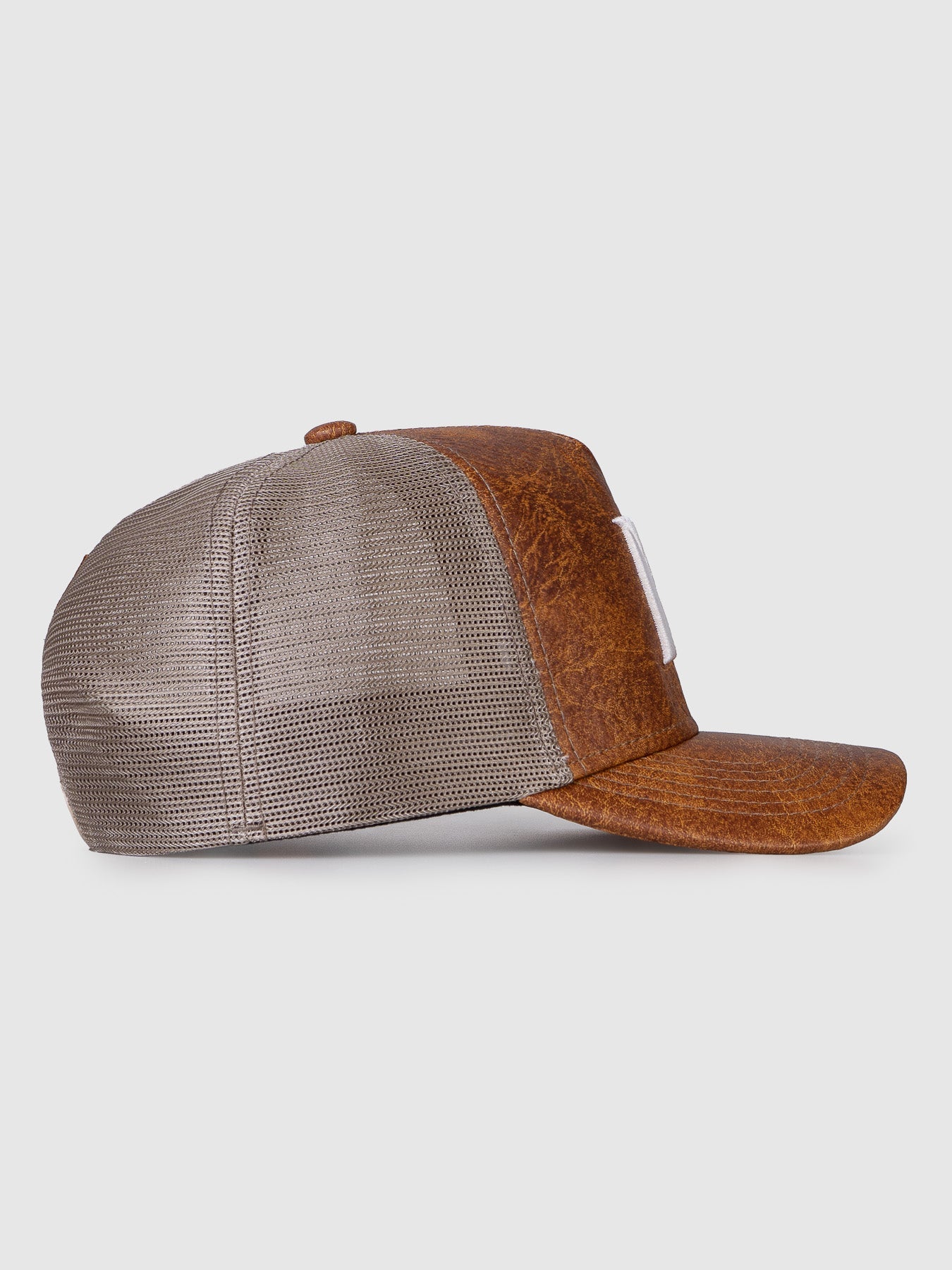 Boné Trucker Maverick Couro MVCK