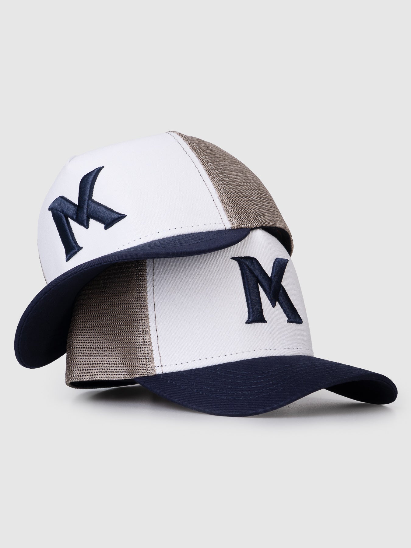 Boné Trucker Maverick Branco e Bege Aba Marinho MVCK