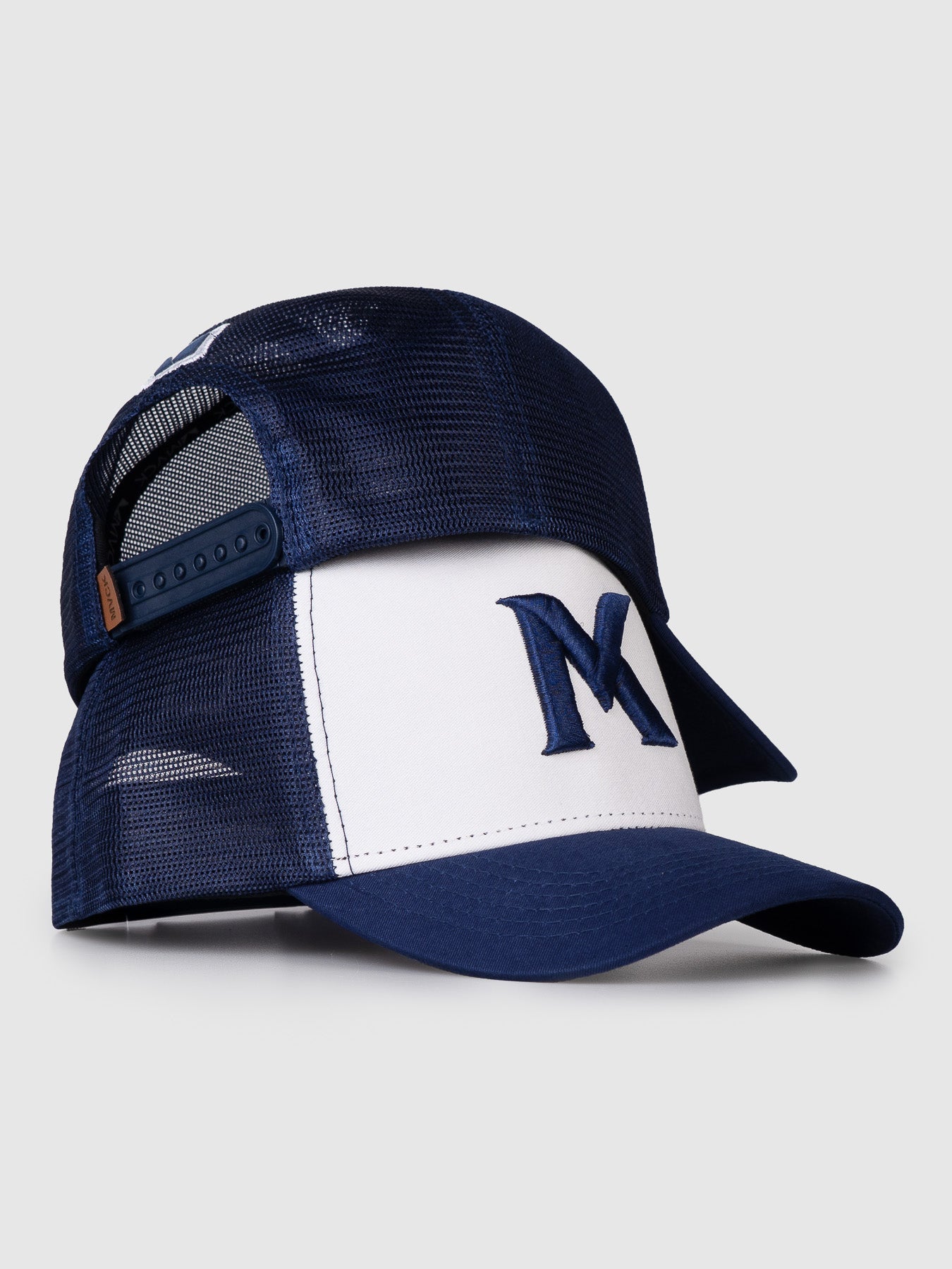 Boné Trucker Maverick Branco e Azul MVCK