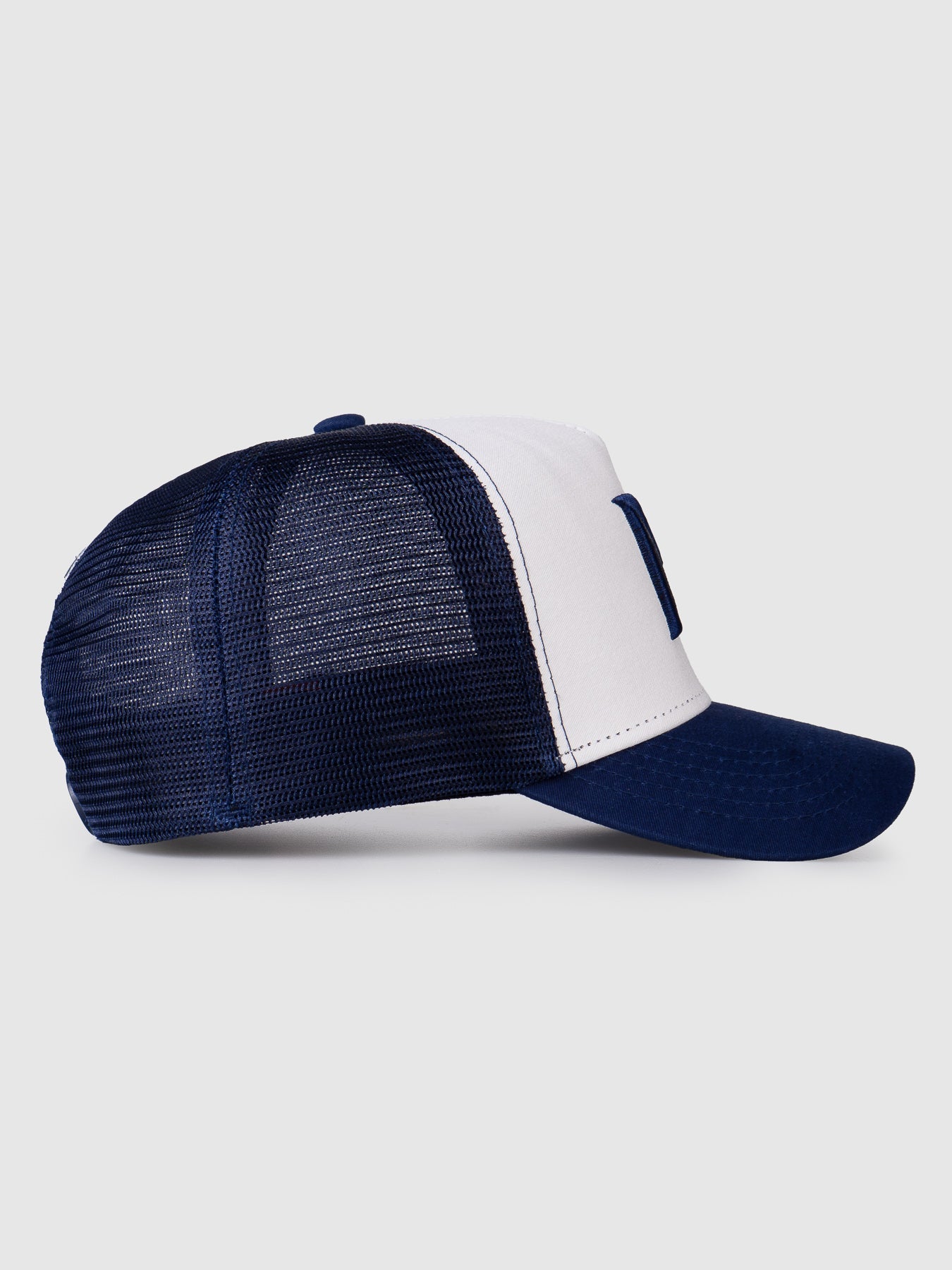 Boné Trucker Maverick Branco e Azul MVCK