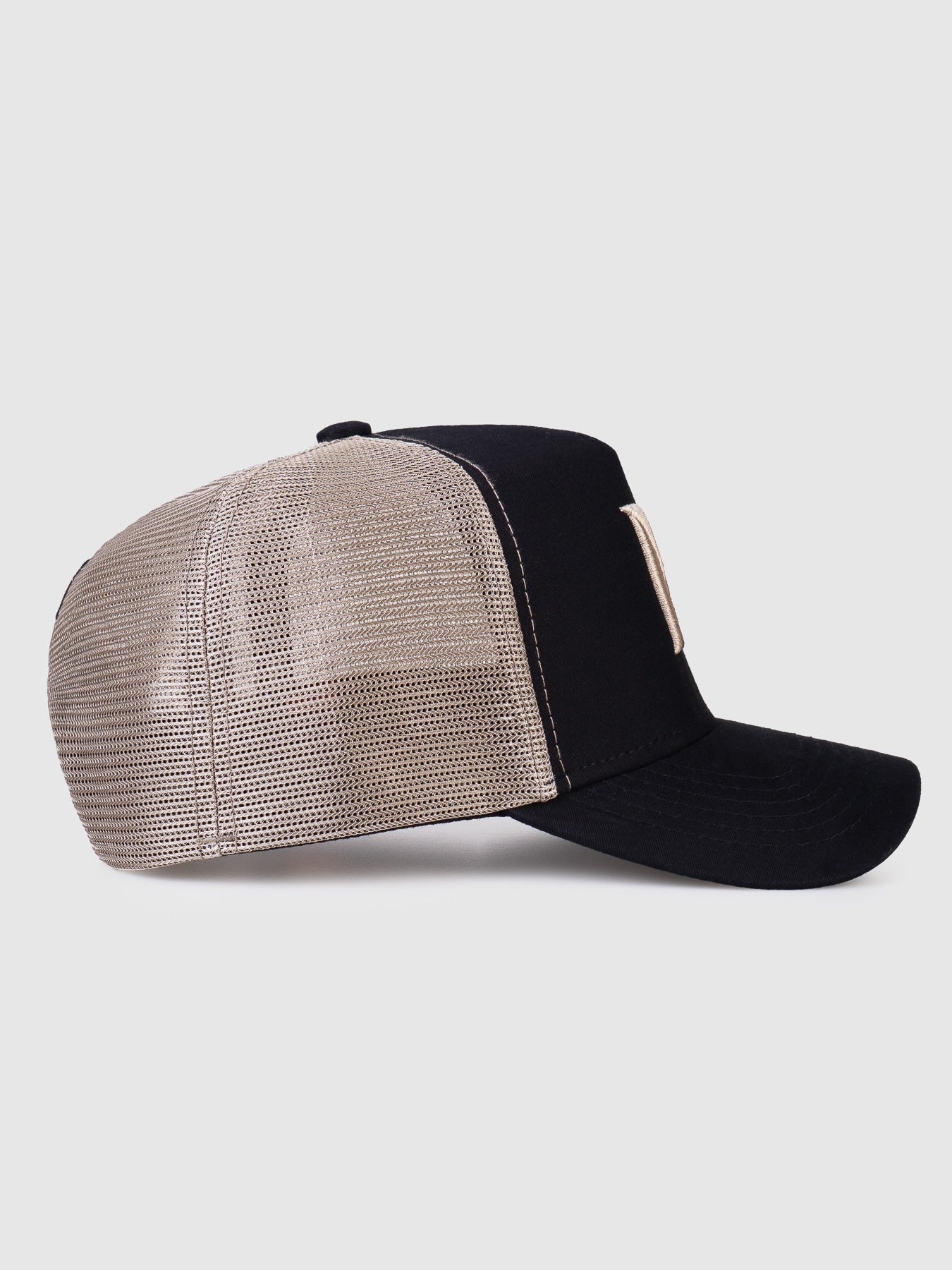Boné Trucker Maverick Preto e Areia MVCK