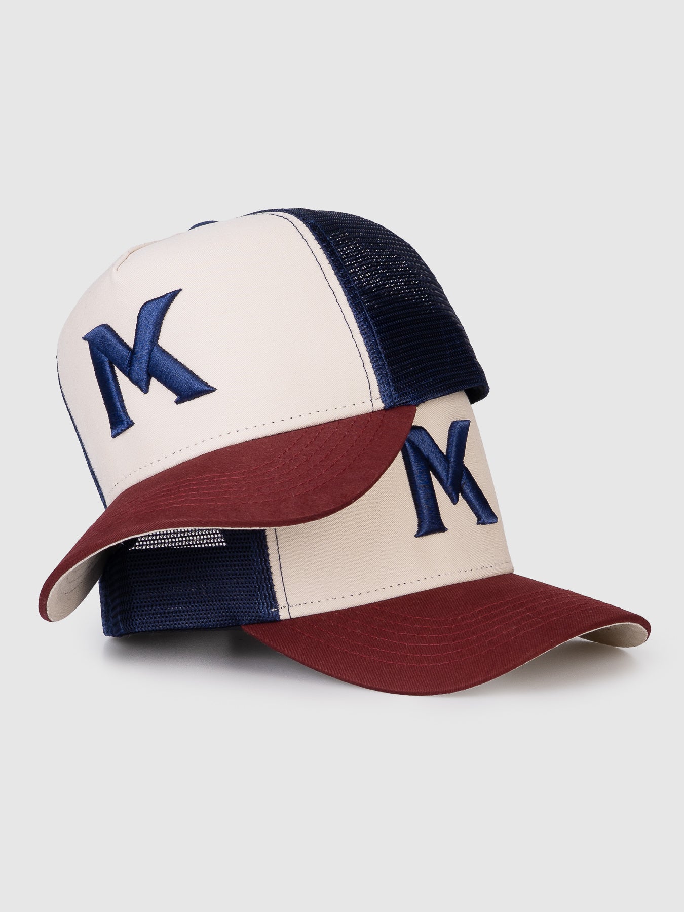 Boné Trucker Maverick Off White e Marinho Aba Vinho MVCK