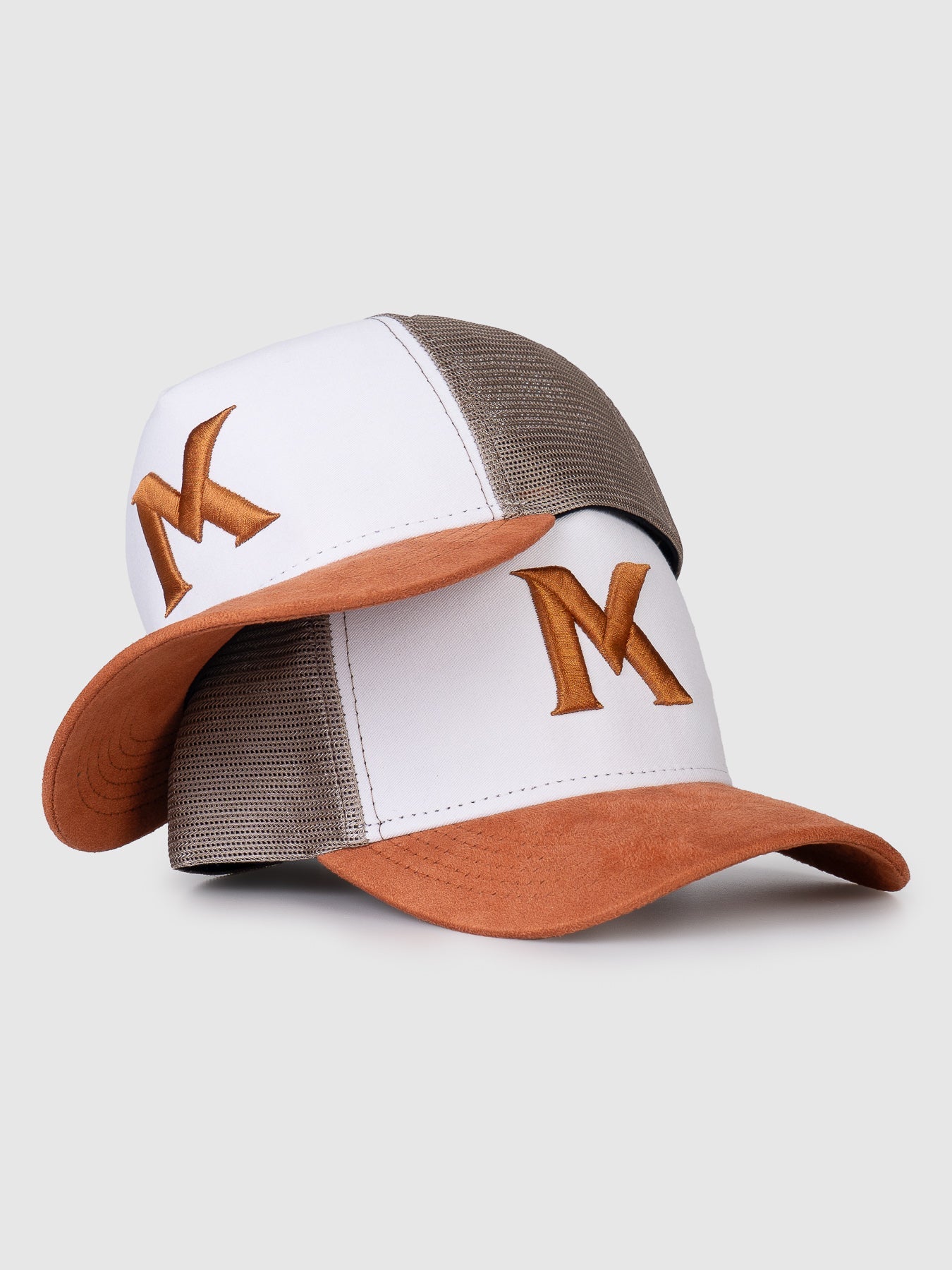 Boné Trucker Maverick Branco Aba Caramelo MVCK