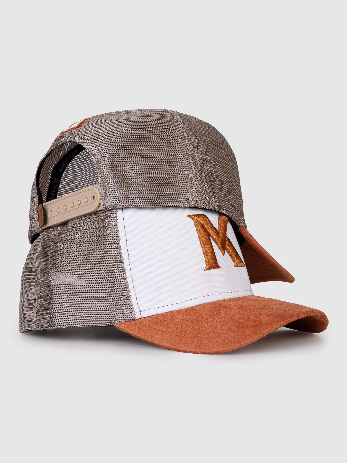Boné Trucker Maverick Branco Aba Caramelo MVCK