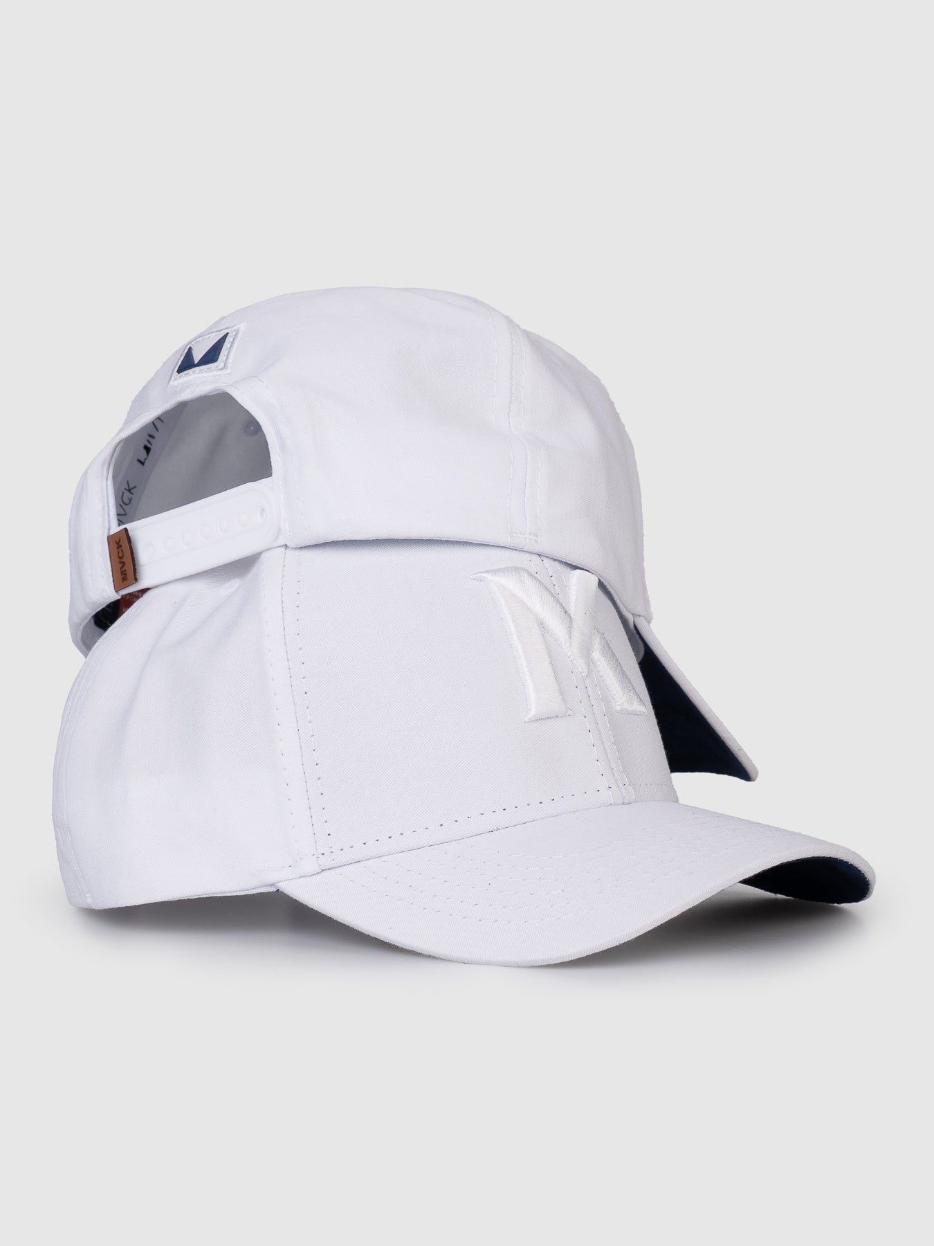 Boné Polo Maverick Branco e Marinho MVCK