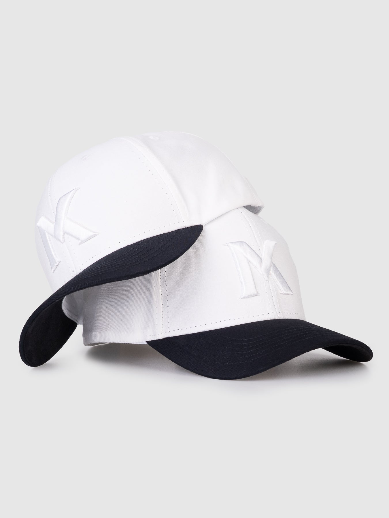 Boné Polo Maverick Branco Aba Preta MVCK