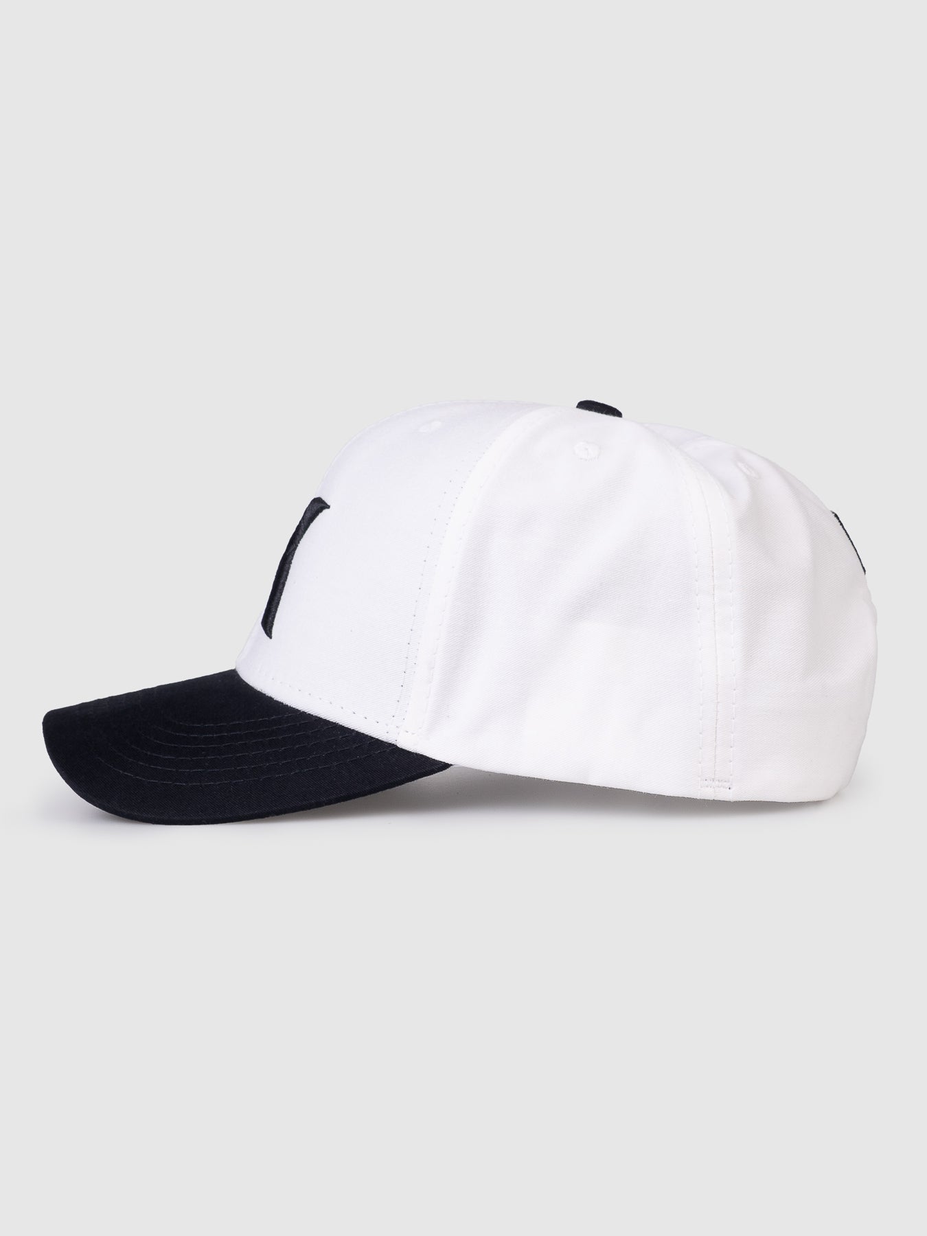 Boné Polo Maverick Branco e Preto MVCK