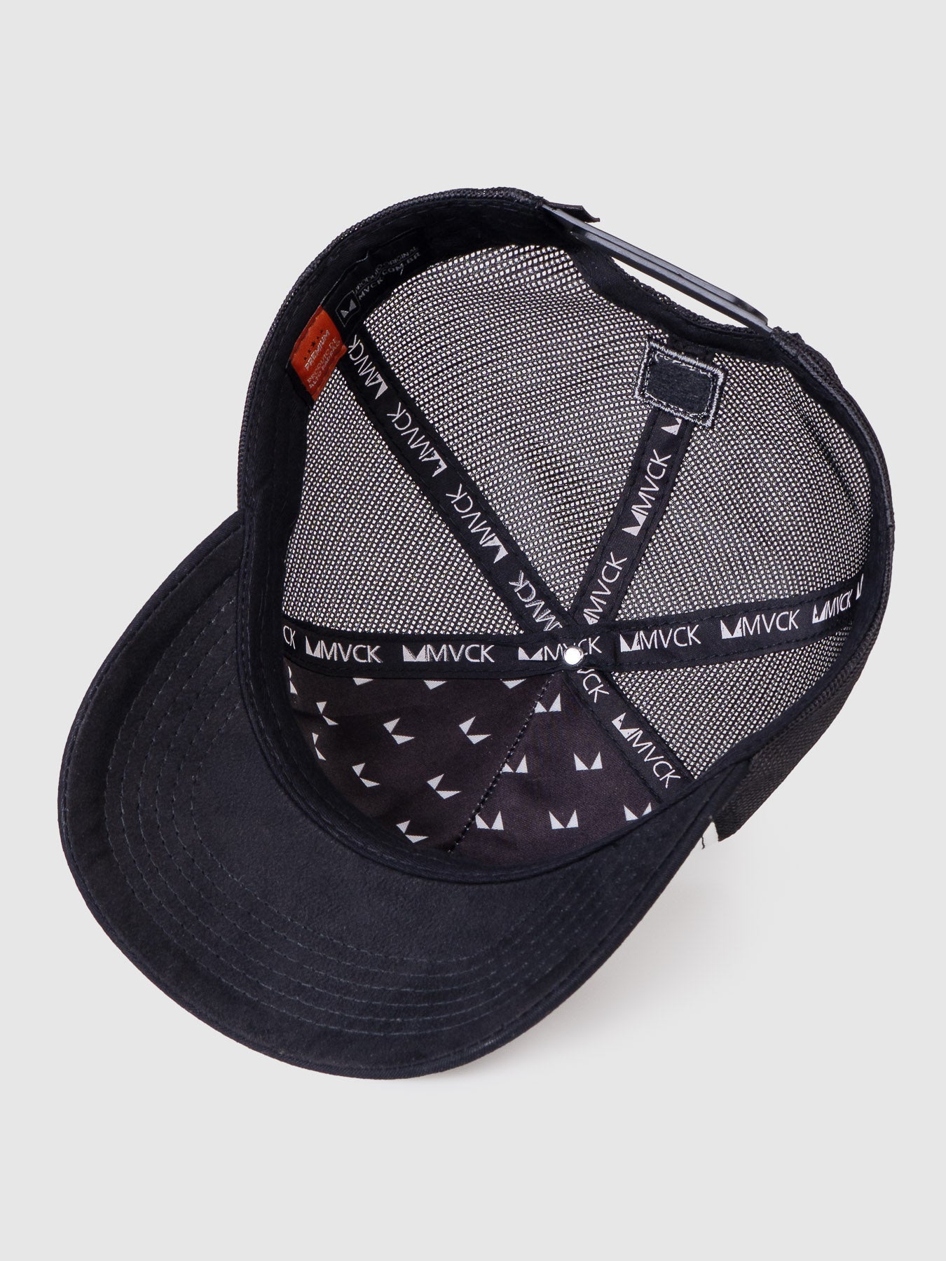 Boné Trucker Maverick Branco e Preto MVCK