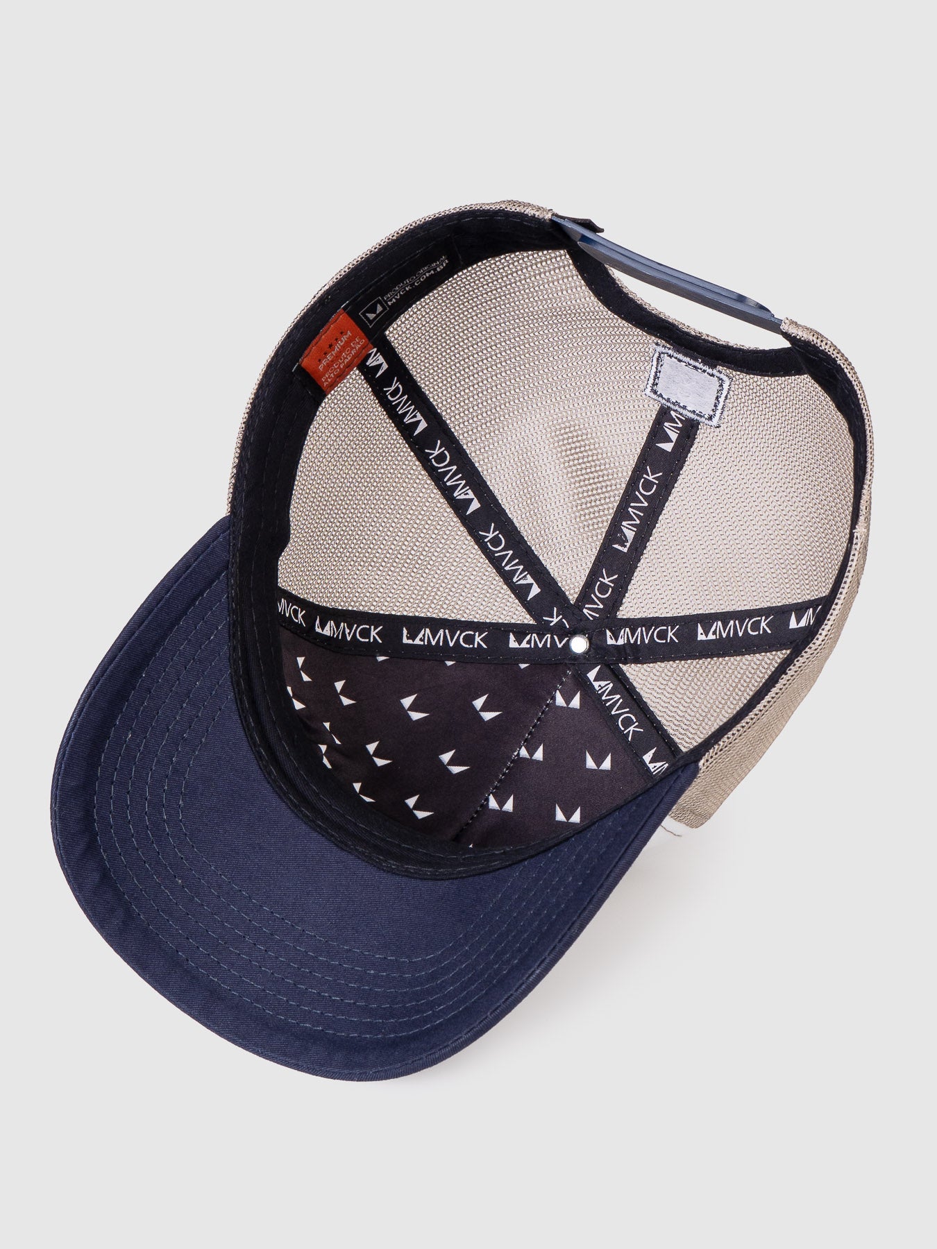 Boné Trucker Maverick Branco e Bege Aba Marinho MVCK