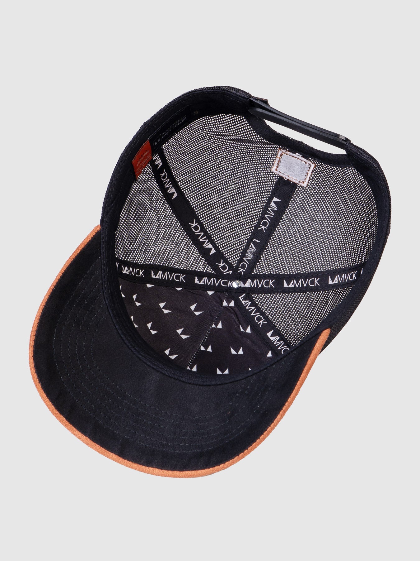 Boné Trucker Maverick Camurça Caramelo e Preto MVCK