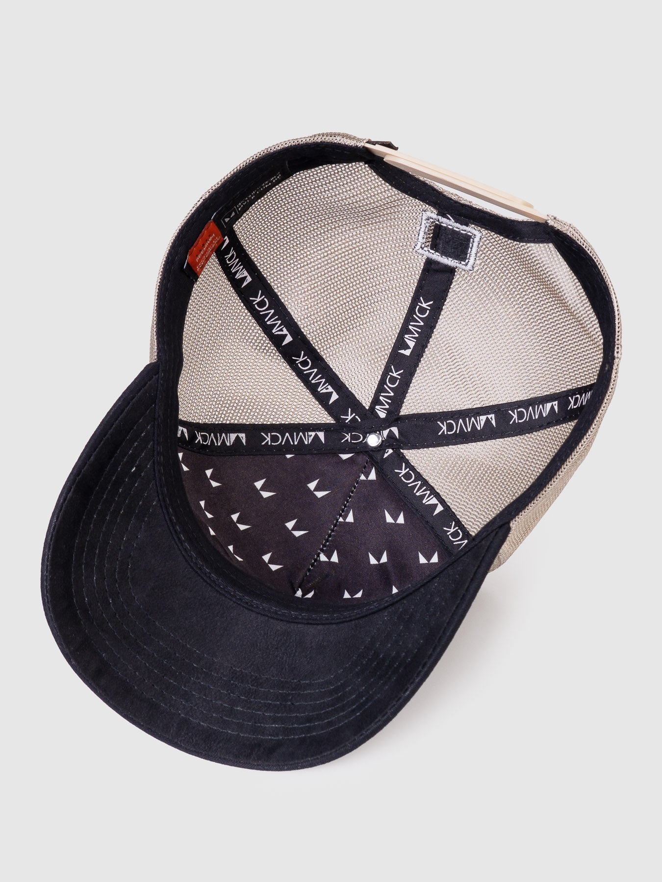 Boné Trucker Maverick Preto e Areia MVCK