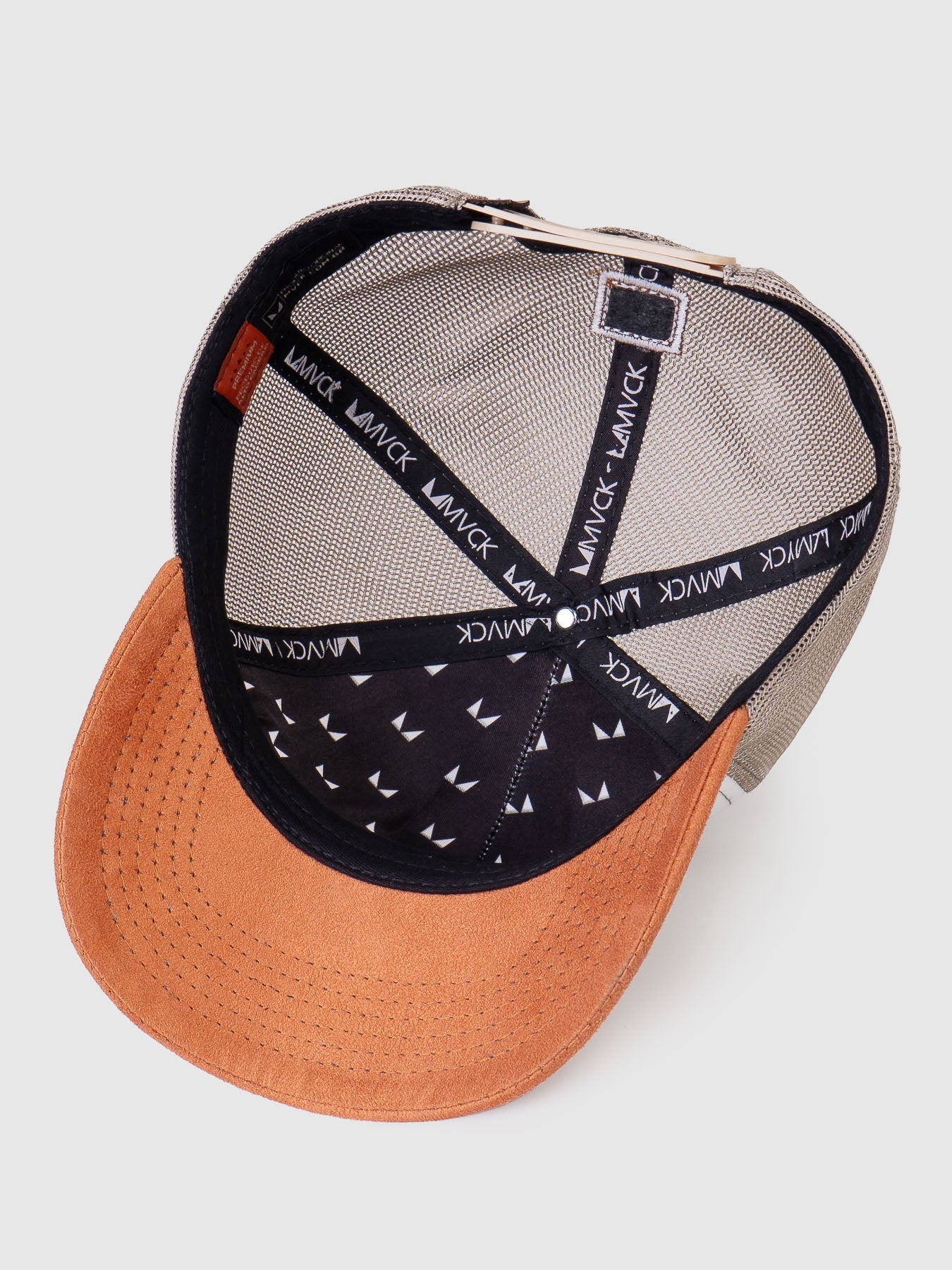 Boné Trucker Maverick Branco Aba Caramelo MVCK