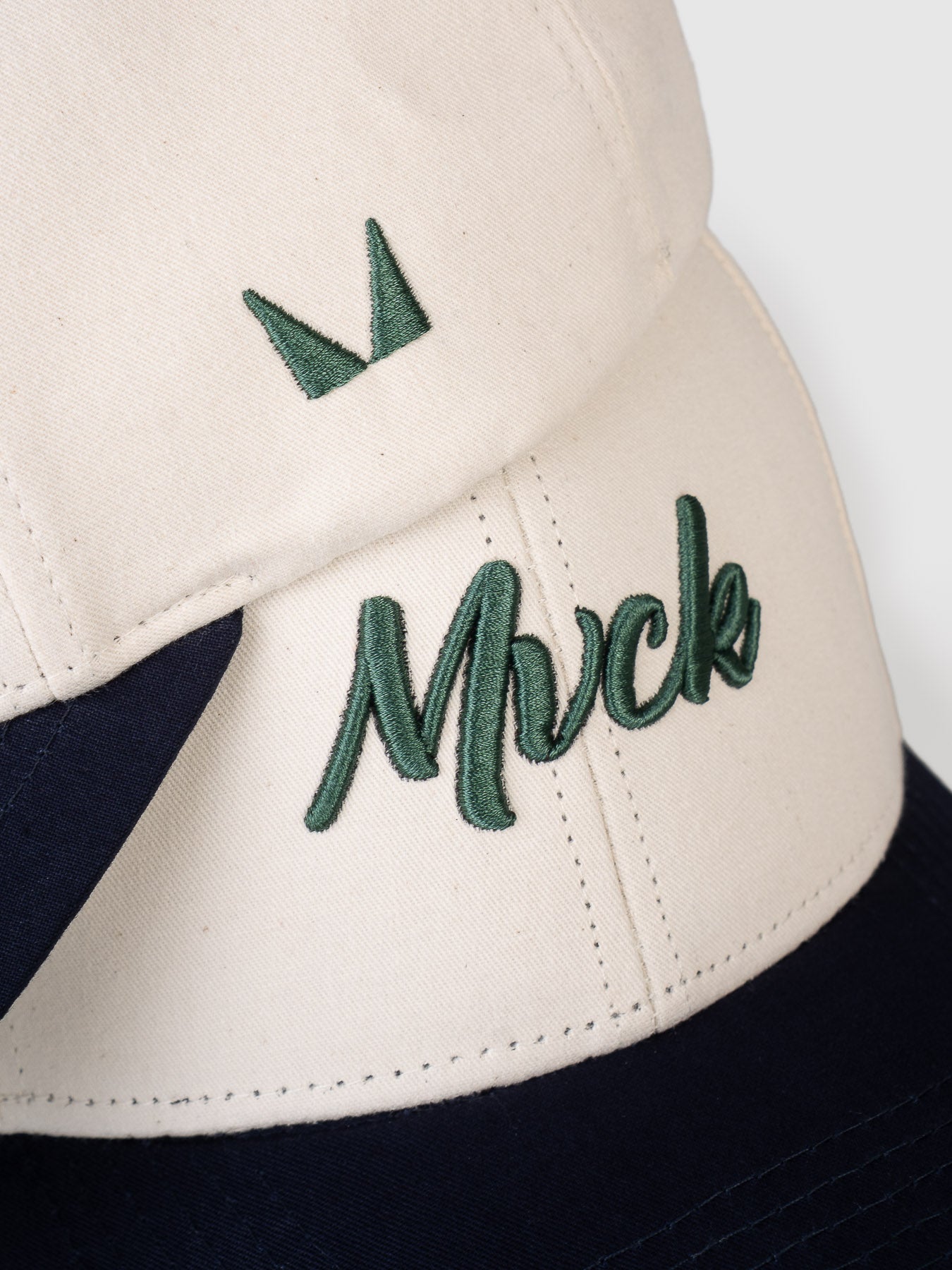 Boné Polo Classic Off White e Verde Aba Marinho MVCK