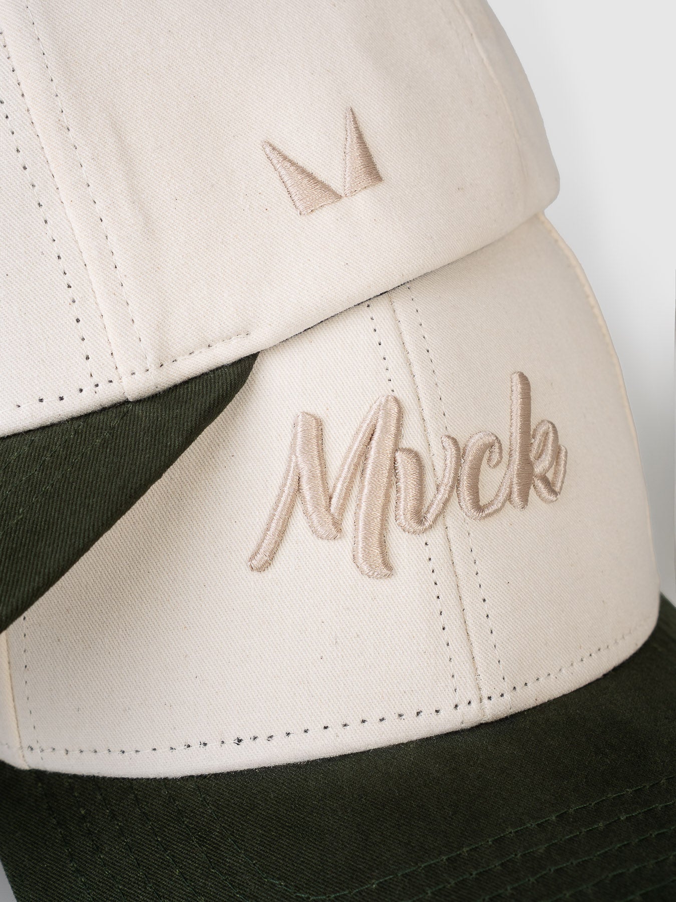Boné Polo Classic Off White e Verde MVCK