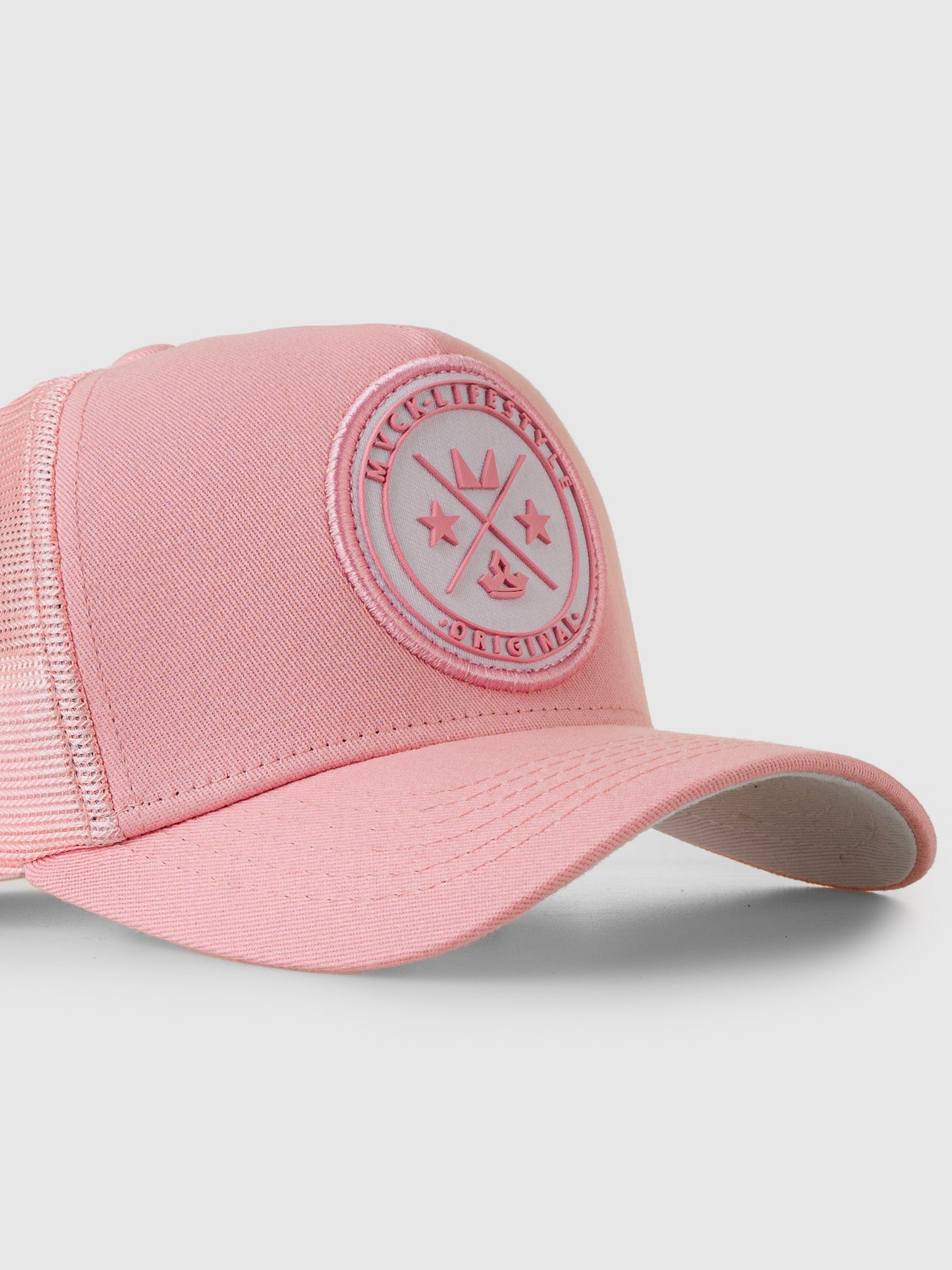 Boné Trucker Brasão Rosa e Branco MVCK