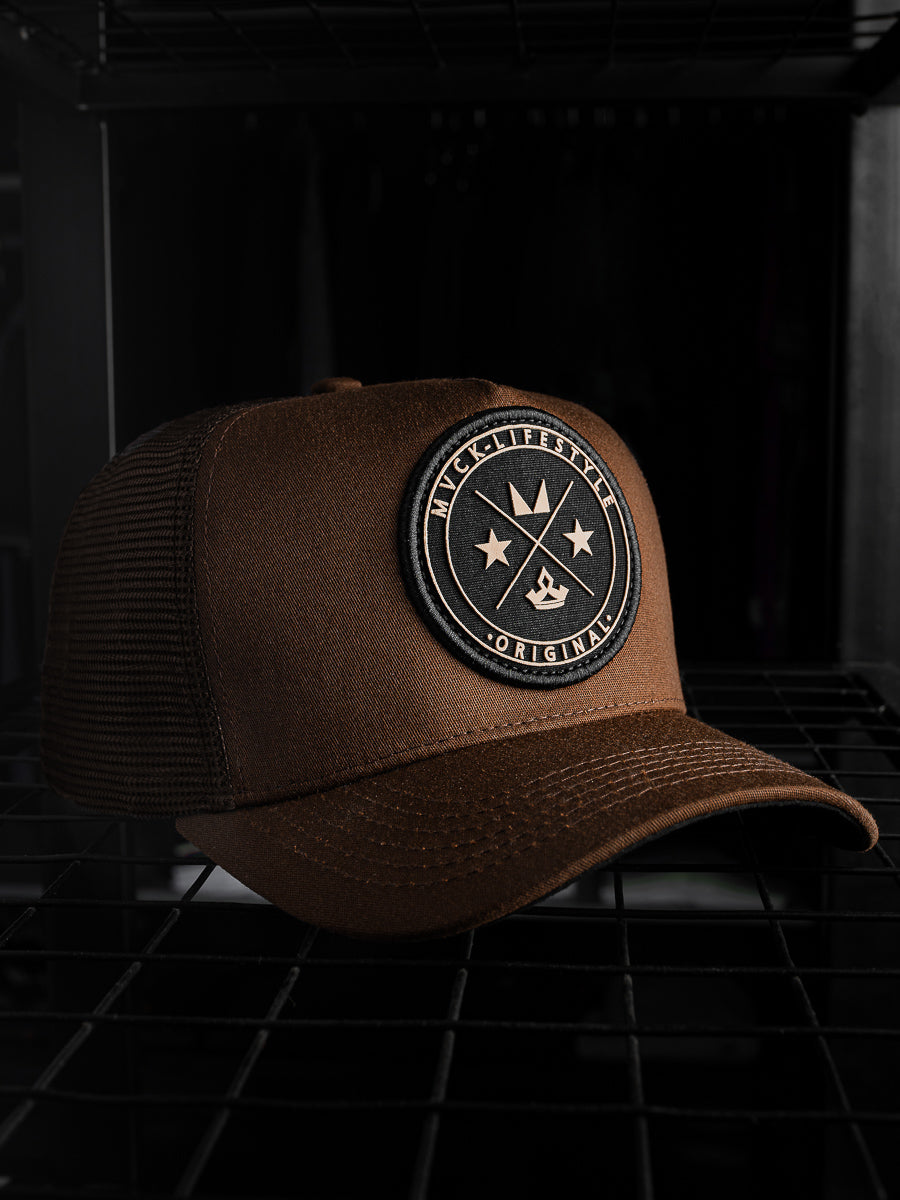 Boné Trucker Brasão Marrom MVCK