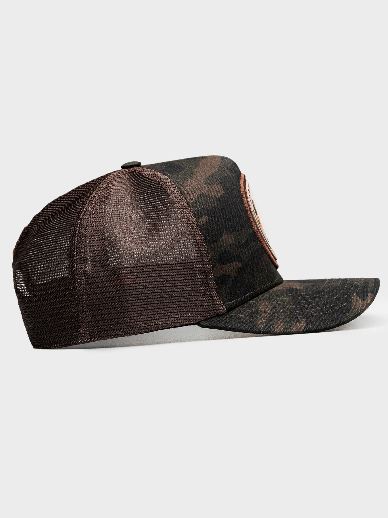 Boné Trucker Brasão Camuflado Tela MVCK