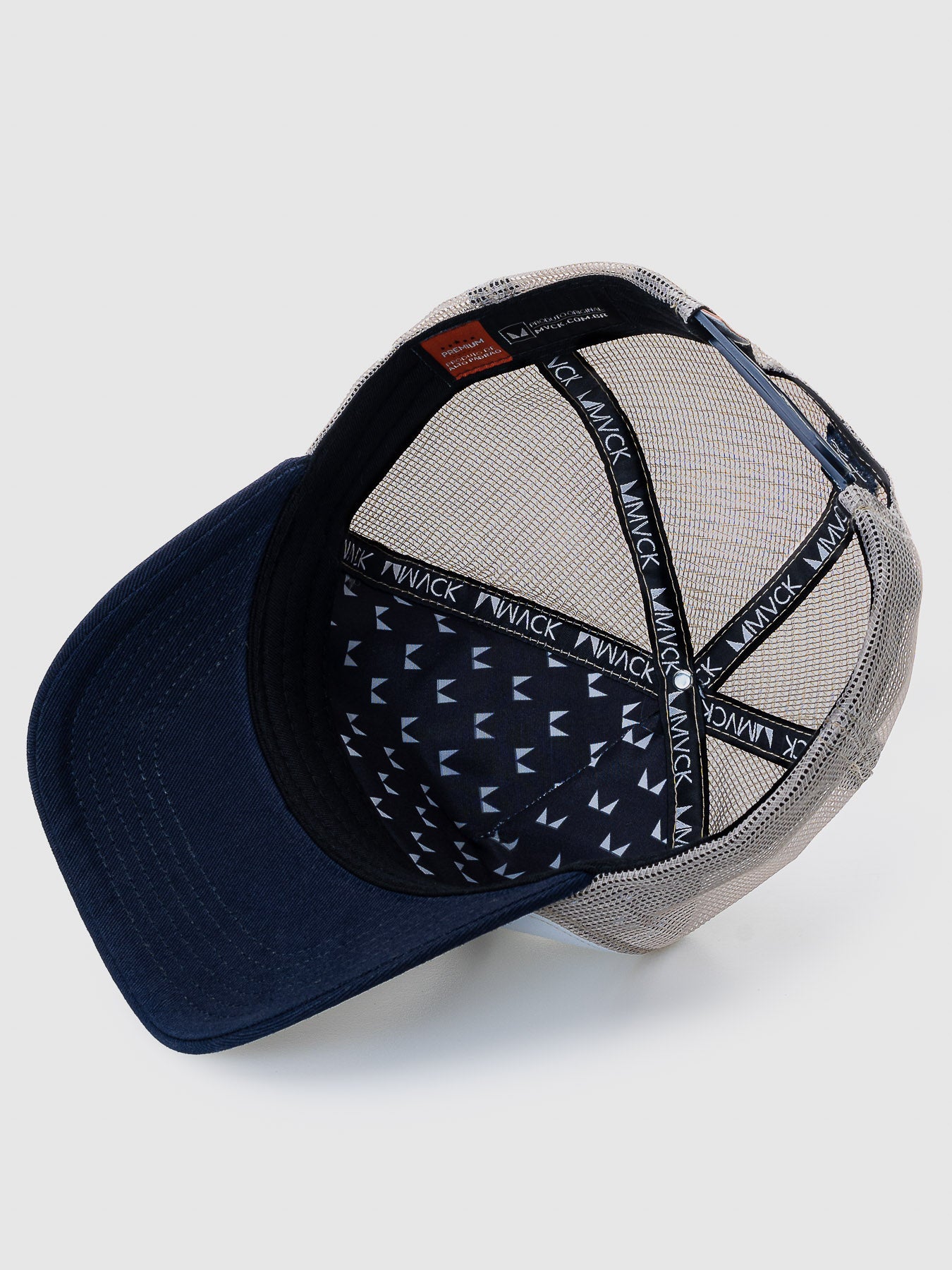 Boné Trucker Brasão Branco e Azul MVCK