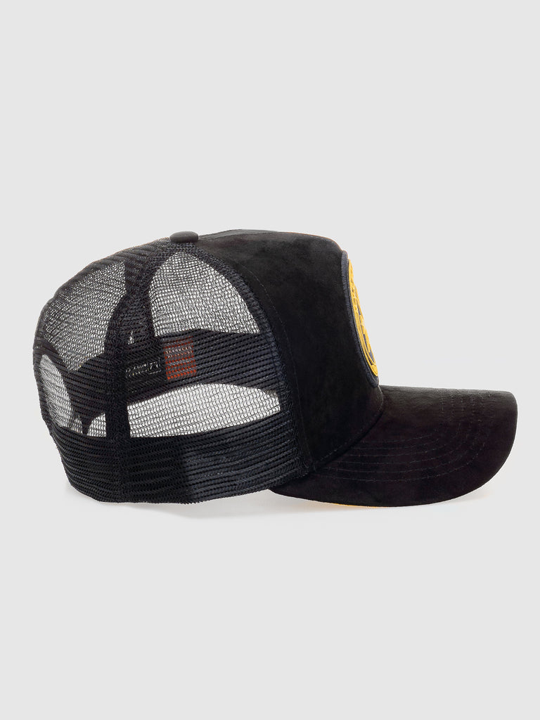 Boné Trucker Brasão Camurça Preto e Amarelo MVCK
