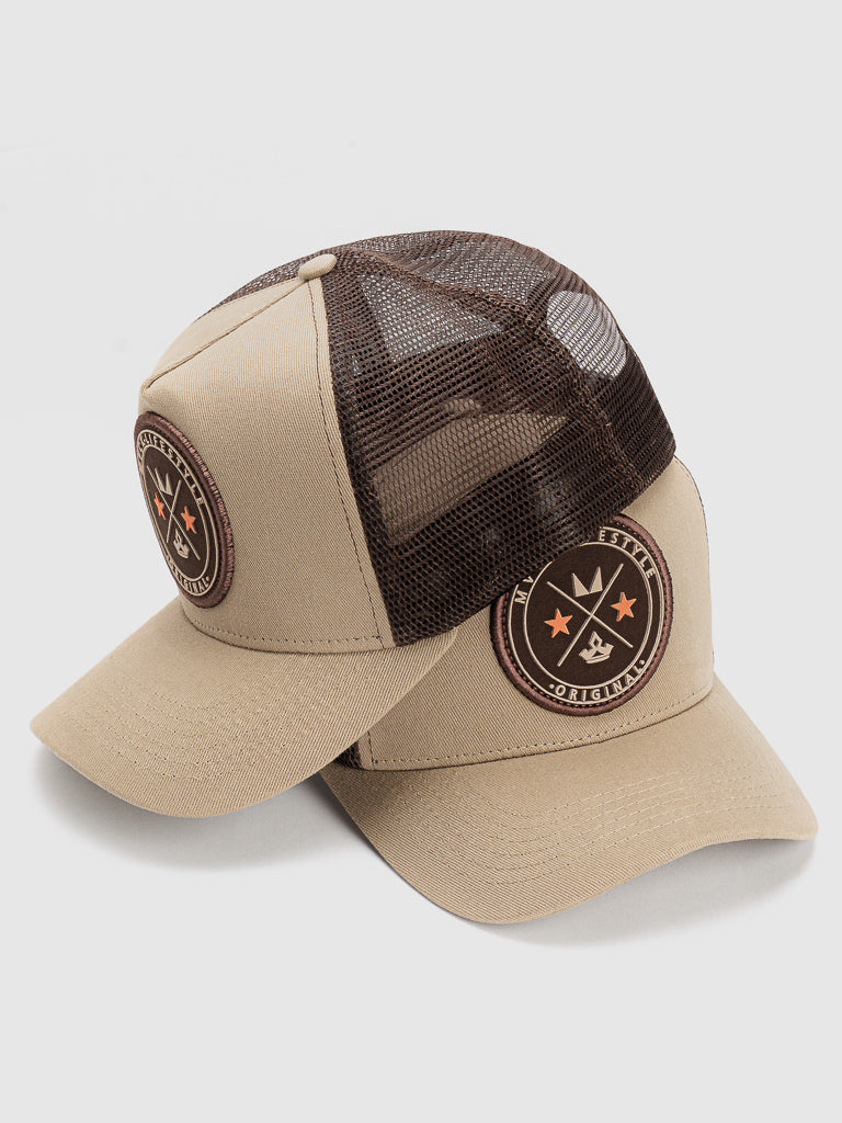 Boné Trucker Brasão Marrom e Areia MVCK